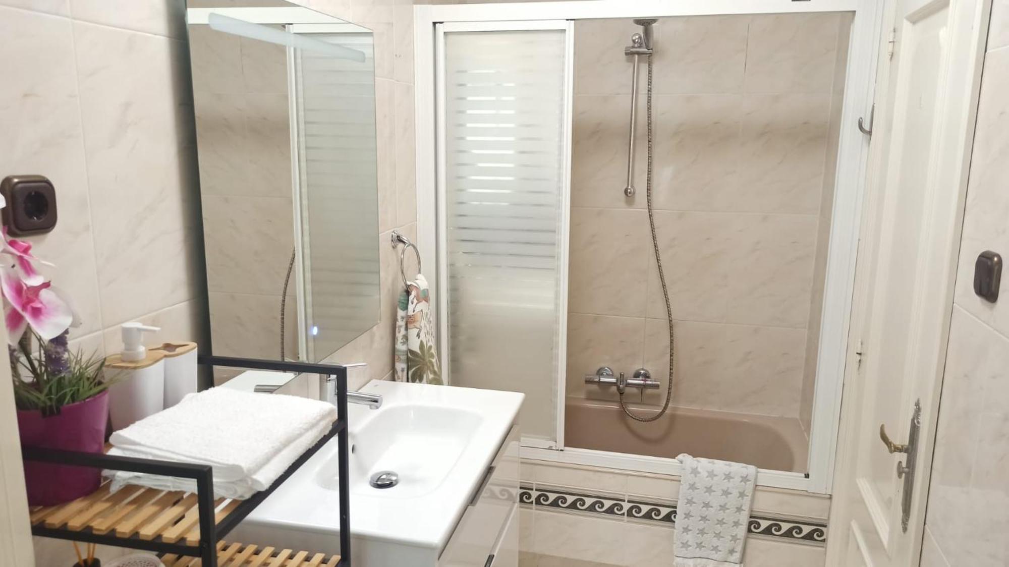 Ohana, Apartamento-Parking Privado Gratis-Centrico-Wifi-Ascensor-Sin Cuestas-82M2 Bermeo Ngoại thất bức ảnh